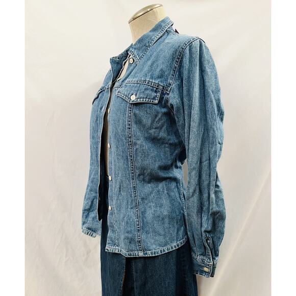 GAP 100% Cotton Blue Jean Buttoned Denim Shirt (36" W x 22" L) Pockets Size S - Picture 5 of 8